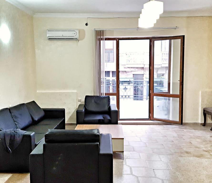 Cozy Studio On Europe Square Μπατούμι Εξωτερικό φωτογραφία